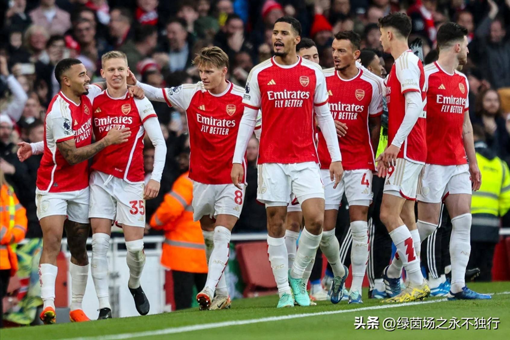 出色发挥引发热议！，阿扎伦卡在阿森纳比赛中败北全场沸腾不已的简单介绍-开云APP